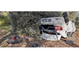 Virajı alamayınca taklalar attı; 3 yaralı