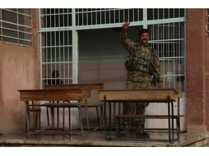 Suriye Milli Ordusu  Resulayn’de bulunan okulların tamir ve tadilatını yapıyor