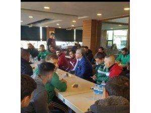 Eskişehirspor Başkanı Akgören yaralanan taraftarlı ziyaret etti