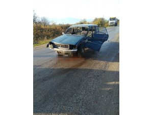 İki otomobil kafa kafaya çarpıştı: 3 yaralı