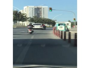 İstanbul’da patenli gencin tehlikeli yolculuğu kamerada