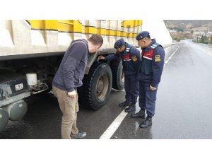Jandarmadan kış lastiği denetimi