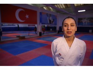 Babalarının yönlendirmesiyle başladıkları karatede madalyaları topladılar