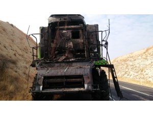 Seyir halindeki tarım aracı alev aldı