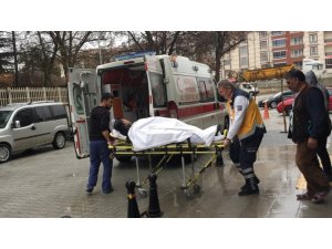 Kolunu pres makinesine kıstıran işçi hastanelik oldu