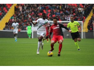 Süper Lig: Gaziantep FK: 0 - Denizlispor: 0 (İlk Yarı)