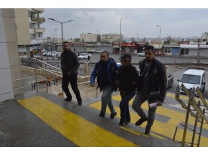 Tokalaşma bahanesiyle yaklaştı, yaşlı adamın emekli maaşını çaldı