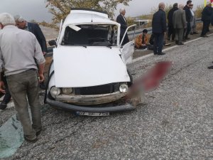 Otomobiller kafa kafaya çarpıştı: 1’i ağır 7 yaralı