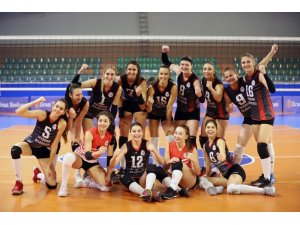 Nevşehir Belediyespor kadın voleybol takımı doludizgin