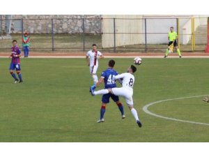 TFF 2. Lig: Niğde Anadolu FK:0- Uşakspor: 2