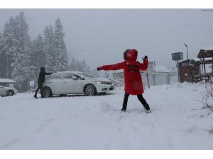 Ilgaz'a mevsimin ilk karı yağdı