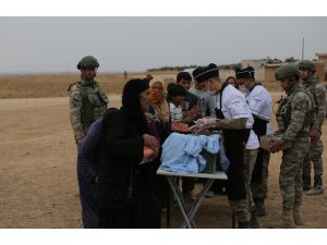 TSK'den Tel Abyad'daki sivillere gıda ve sağlık yardımı