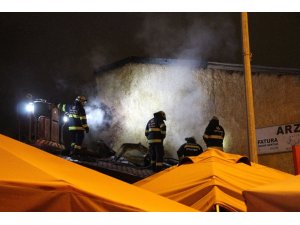 Yangında işletmesi hasar gören kadın gözyaşlarına hakim olamadı