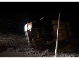 Sivas’ta minibüs devrildi