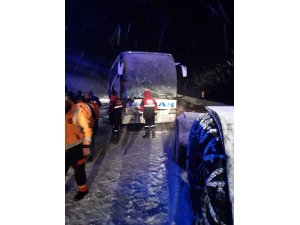 Yolcu otobüsü kar küreme aracıyla çarpıştı:1 ölü