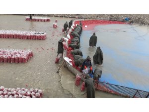 Kadınların soğuk suda ekmek mücadelesi