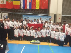 Selendi’nin altın kızları Slovenya’dan madalyalarla dönüyor
