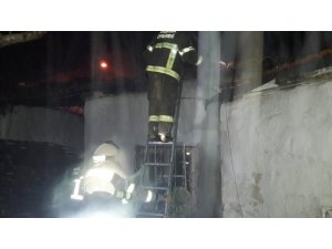 Burhaniye’de baca yangını evi kul etti