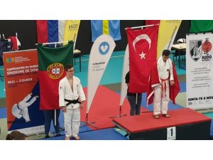 Down sendromlu judocular dünya şampiyonu oldu, aileleri sevince boğuldu