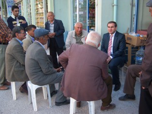 Kaymakam halkın içinde