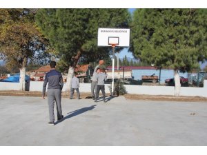 Burhaniye Belediyesi öğrencileri spora özendiriyor