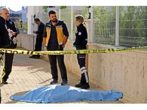 Annesinin pencereden düşüp öldüğünü duyunca sinir krizi geçirdi