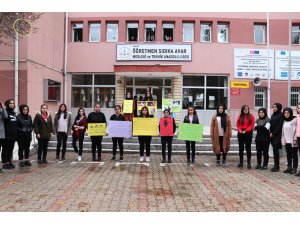 Elazığ'da lise öğrencilerinden kadına şiddete "makyaj"lı tepki