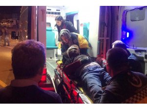 Refüje çarpan motosikletli ağır yaralandı