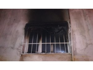 İzmir’de alevlerin arasında kalan genç kadını itfaiye eri kurtardı