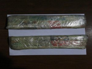 Koltuk arasına gizlenen toz esrar ele geçirildi