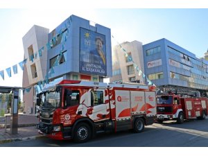 İYİ Parti Antalya İl Başkanlığında korkutan yangın