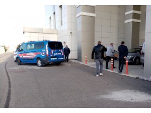 Tuvalette yaralı bulundu