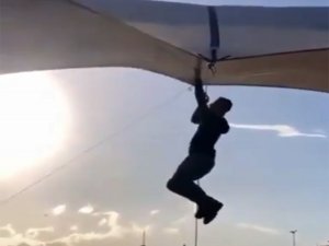 Pazarcı, uçan çadırla beraber metrelerce havaya yükseldi