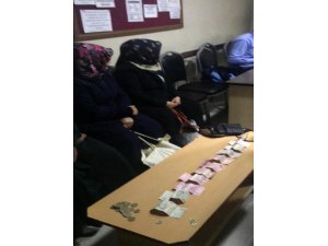 Kocaeli’den Sakarya’ya gelerek dilenen gruba zabıta engeli