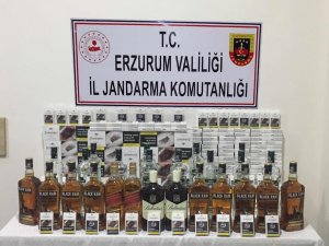 Valize saklanmış 102 şişe kaçak alkol ele geçirildi