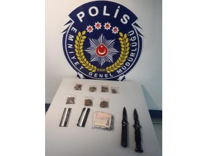 Polisin durdurduğu araçtan uyuşturucu çıktı