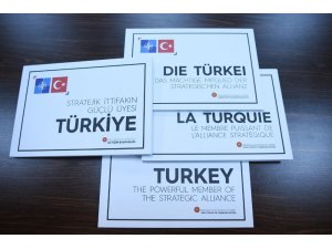 Cumhurbaşkanı Erdoğan’dan Dörtlü Zirve’de “Stratejik İttifakın Güçlü Üyesi Türkiye” kitabı takdimi