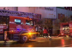 Bursa’da  AVM’de yangın