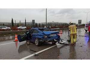 Bursa’da otobanda su birikintisi faciası...Lüks otomobil sürücüsü sıkışarak öldü