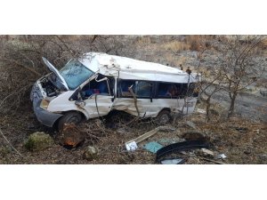 Öğrenci servisi şarampole yuvarlandı: 2 ölü, 11 yaralı