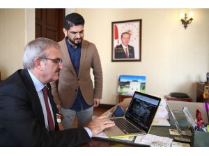 Antalya Valisi Karaloğlu, AA'nın "Yılın Fotoğrafları" oylamasına katıldı