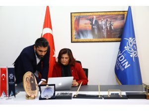 Aydın Büyükşehir Belediye Başkanı Çerçioğlu, AA'nın "Yılın Fotoğrafları" oylamasına katıldı