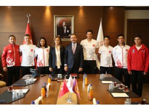 Bakan Kasapoğlu, milli yelkencileri kabul etti