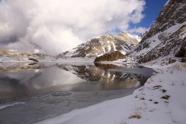 Bolkar'daki buzul göllerinin kış güzelliği büyülüyor