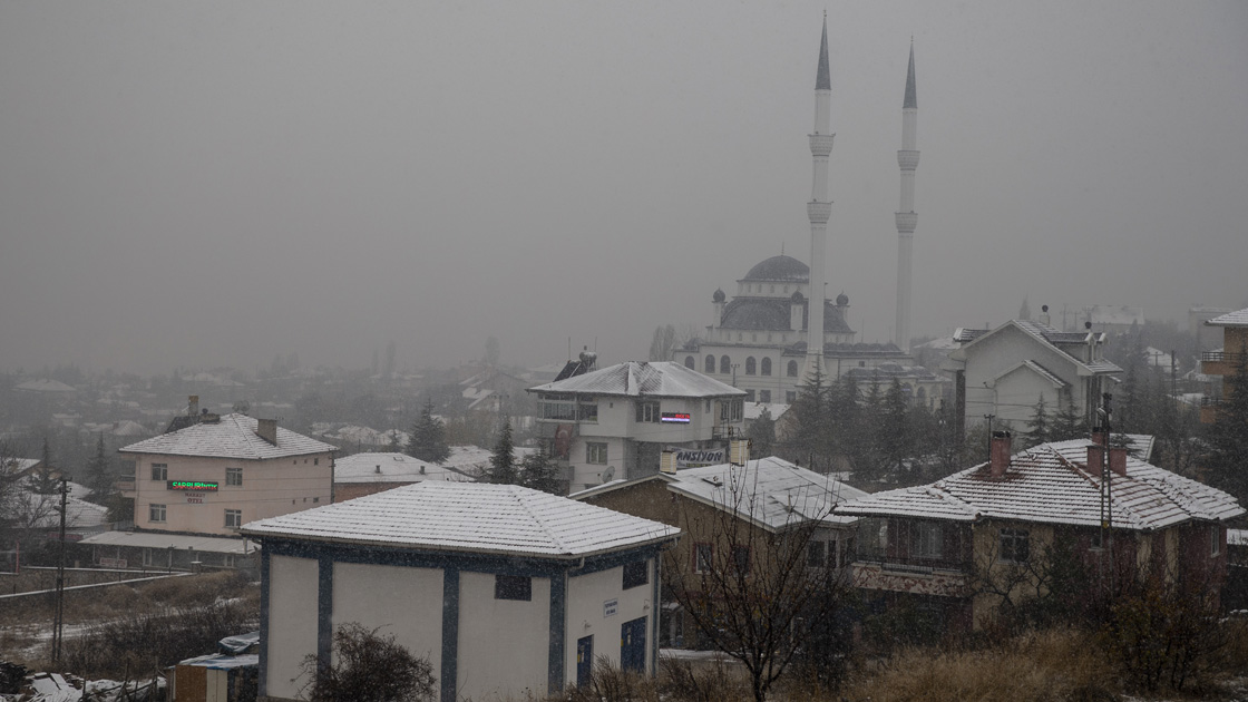 Başkentte kar yağışı etkili oluyor