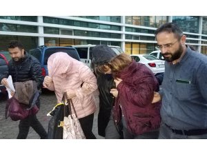 Hırsızlıktan tutuklanan 3 kadın ağlayarak cezaevine gitti