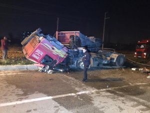 Konya’da pancar yüklü tır devrildi