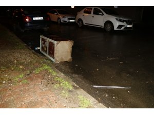 Hırsızlar çaldıkları para kasasını polisi görünce yol kenarına atıp kaçtı