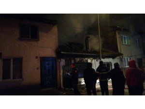 Alevler geceyi aydınlattı