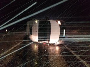 Beyşehir'de kamyonet devrildi: 1 yaralı